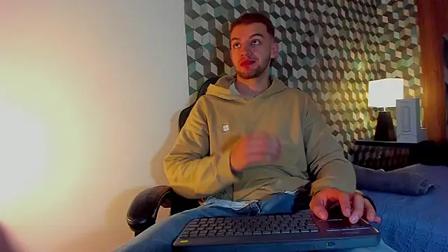 Snapshot of Michael_magno chatting on February 2025 12:27:01 PM Michael magno online show from February 2025 12:27:01 PM