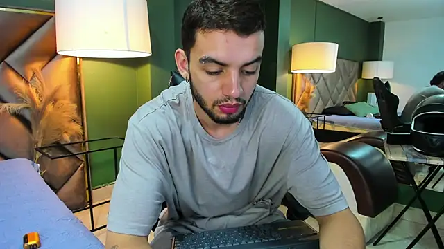 Snapshot of Michael_magno chatting on September 2025 07:59:01 PM Michael magno online show from September 2025 07:59:01 PM