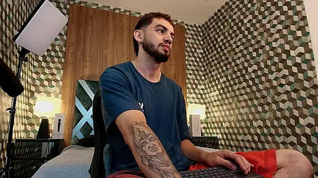 Snapshot of Michael_magno chatting on October 2025 09:10:02 PM Michael magno online show from October 2025 09:10:02 PM