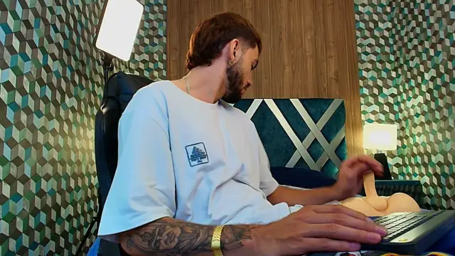 Snapshot of Michael_magno chatting on October 2025 01:29:02 PM Michael magno online show from October 2025 01:29:02 PM