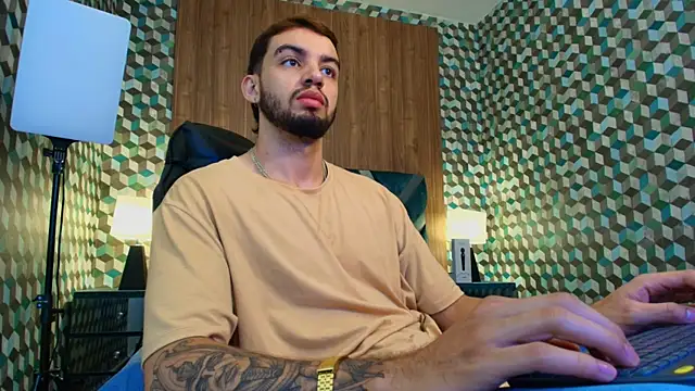 Snapshot of Michael_magno chatting on October 2025 06:27:02 PM Michael magno online show from October 2025 06:27:02 PM