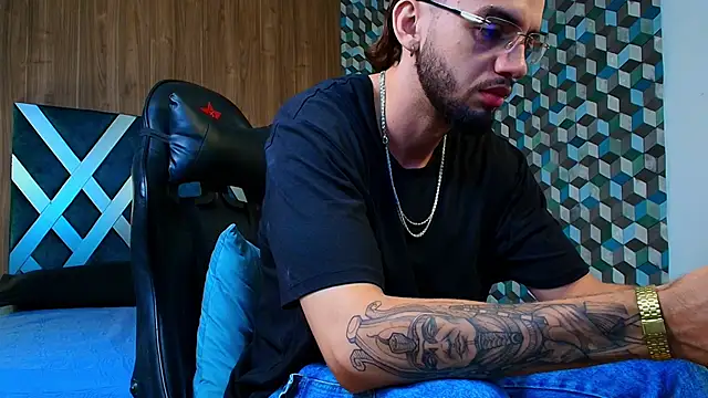 Snapshot of Michael_magno chatting on October 2025 06:41:01 PM Michael magno online show from October 2025 06:41:01 PM