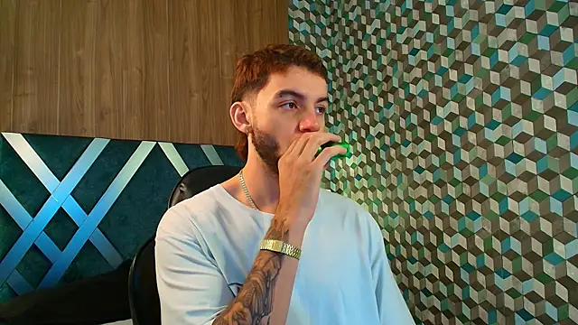 Snapshot of Michael_magno chatting on October 2025 10:49:02 AM Michael magno online show from October 2025 10:49:02 AM