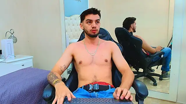 Snapshot of Michael_magno chatting on November 2025 10:21:02 PM Michael magno online show from November 2025 10:21:02 PM