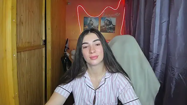 Fiery Brunette  online show from February 2025 06:37:02 AM