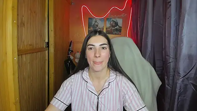 Fiery Brunette  online show from February 2025 09:43:02 AM