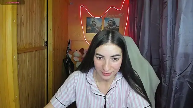 Fiery Brunette  online show from February 2025 03:54:02 PM