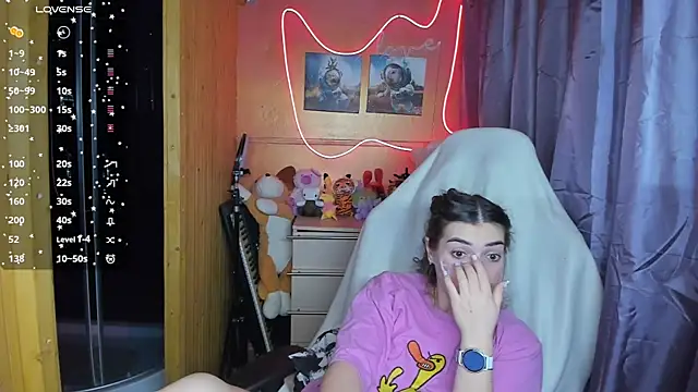 Fiery Brunette  online show from February 2025 06:47:02 PM