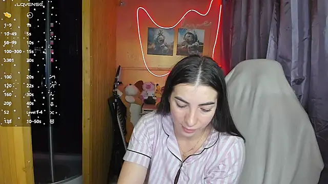 Fiery Brunette  online show from March 2025 03:53:02 AM