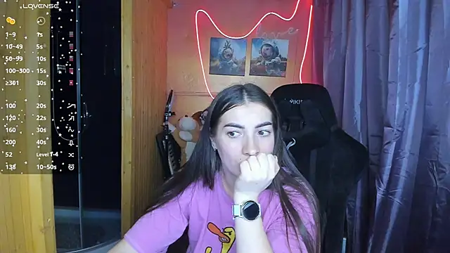 Fiery Brunette  online show from March 2025 04:44:02 PM