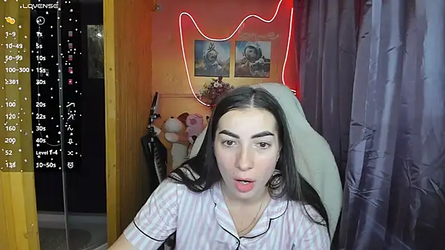 Fiery Brunette  online show from March 2025 05:24:02 AM