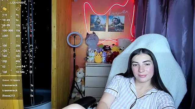 Fiery Brunette  online show from September 2025 04:31:02 PM