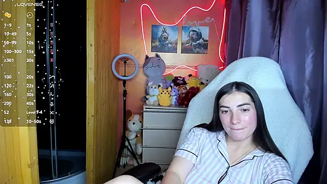 Fiery Brunette  online show from October 2025 04:15:02 PM