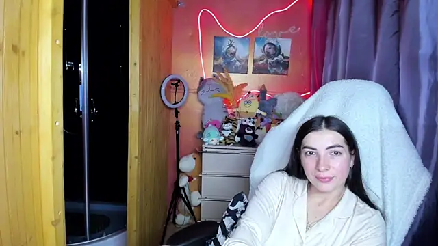 Fiery Brunette  online show from April 2026 09:51:02 AM