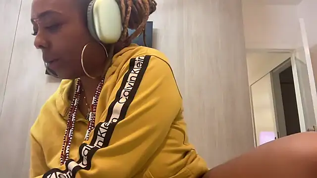 ChocolateCakeQueen online show from January 2025 11:43:02 PM