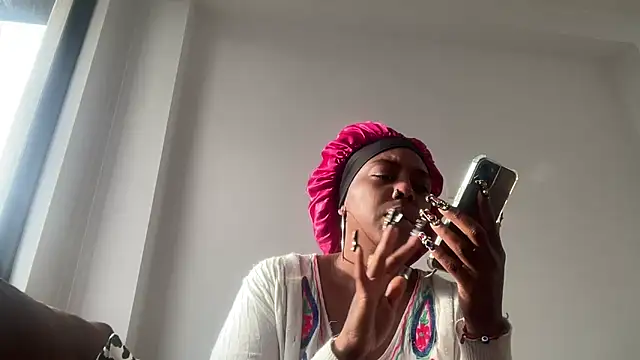 ChocolateCakeQueen online show from November 2025 12:15:01 PM