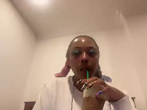 ChocolateCakeQueen online show from November 2025 01:15:02 AM