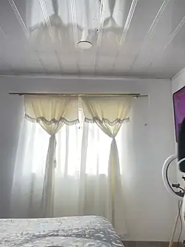 hannahb-e online show from February 2025 02:26:01 PM