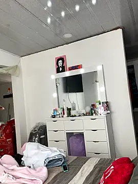 hannahb-e online show from September 2025 04:07:01 PM