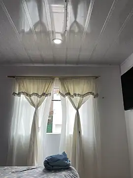 hannahb-e online show from November 2025 05:13:01 PM