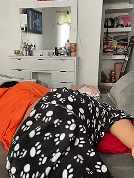 hannahb-e online show from April 2026 07:58:01 PM