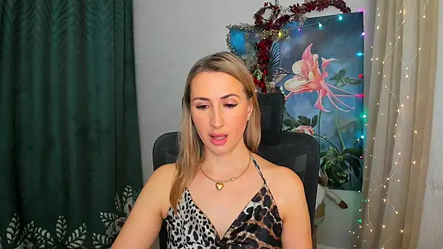 Snapshot of PassionGlow chatting on December 2024 03:38:02 AM PassionGlow online show from December 2024 03:38:02 AM