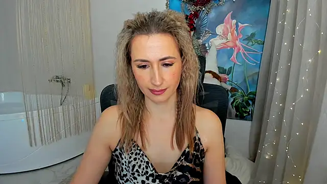 Snapshot of PassionGlow chatting on December 2024 03:25:02 AM PassionGlow online show from December 2024 03:25:02 AM