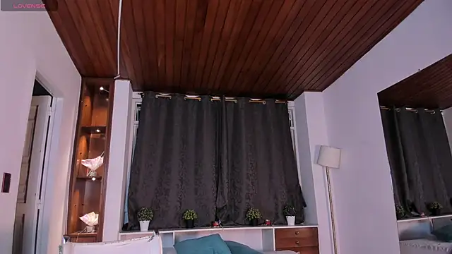 victoria mooree online show from December 2024 02:20:02 AM