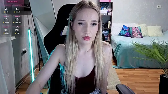 Little Soph online show from September 2025 12:58:02 AM