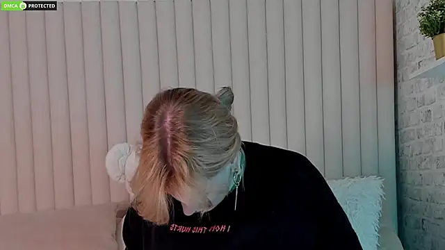 RachelCart online show from November 2025 03:12:01 AM