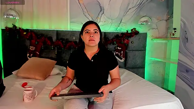 Snapshot of EVELIN_MASON chatting on December 2024 08:10:02 PM EVELIN MASON online show from December 2024 08:10:02 PM