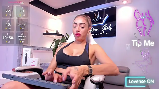 AnaRuiz online show from October 2025 01:32:01 PM