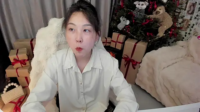 Snapshot of Minami_686 chatting on December 2024 11:26:02 PM Minami 686 online show from December 2024 11:26:02 PM