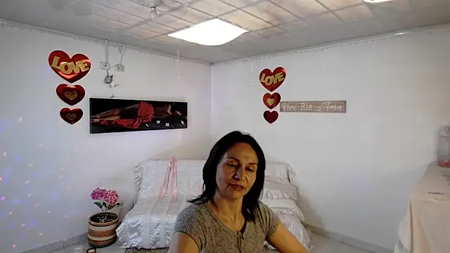 lollita 23  online show from April 2026 07:59:01 PM