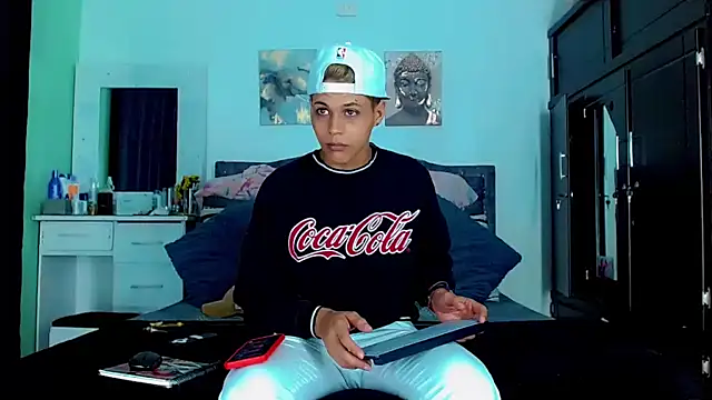 Liamscott  online show from September 2025 09:53:01 PM