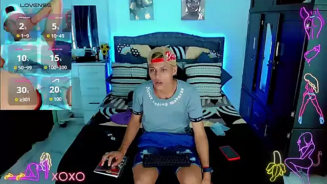 Liamscott  online show from October 2025 09:02:01 PM