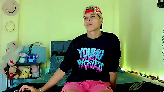 Liamscott  online show from April 2026 07:07:02 PM