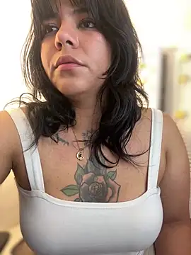 JulianaCastillo online show from December 2024 04:48:02 AM