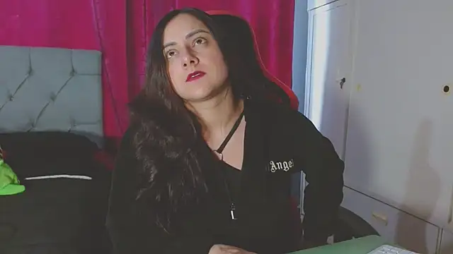 Noamartin  online show from October 2025 10:21:01 PM