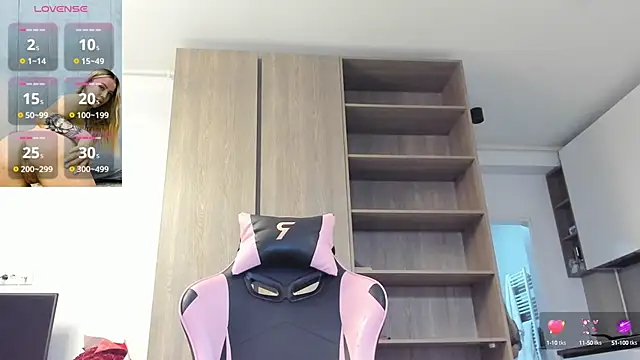 Snapshot of Megan_Ros chatting on February 2025 06:43:02 AM Megan Ros online show from February 2025 06:43:02 AM