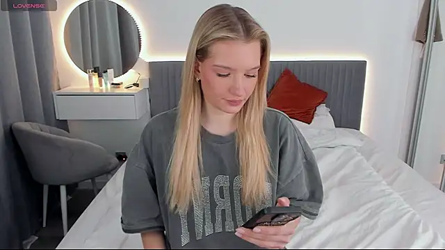 CassieRayss online show from February 2025 12:16:01 PM