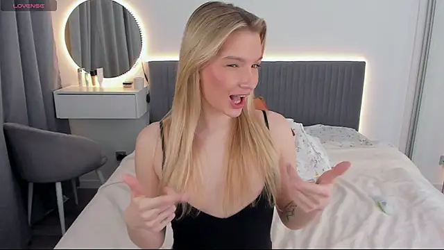 CassieRayss online show from February 2025 11:05:01 PM