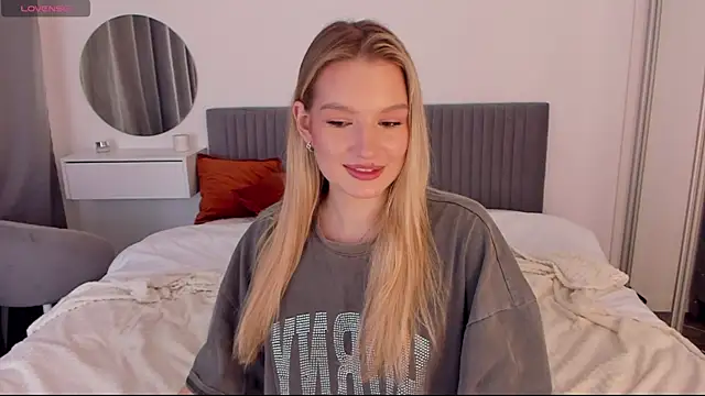 CassieRayss online show from November 2025 01:21:02 PM