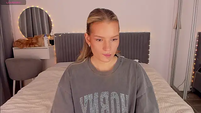 CassieRayss online show from April 2026 02:37:01 PM