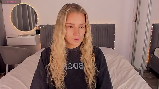 CassieRayss online show from April 2026 10:04:02 AM