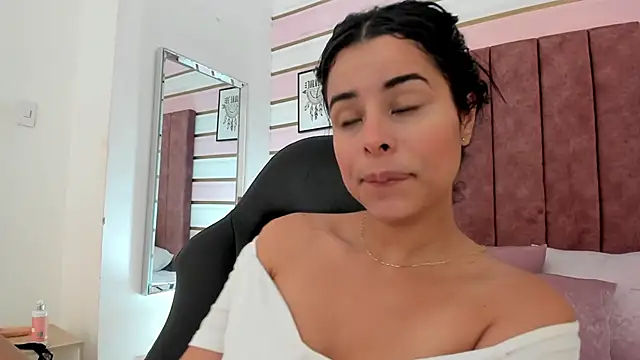 emma castilloo online show from January 2025 07:26:01 PM