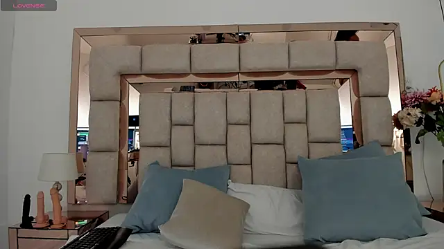 emma castilloo online show from November 2025 10:05:01 AM