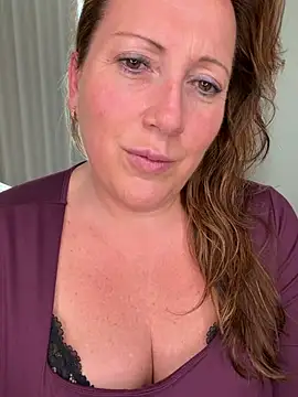 xsexycurvymilf online show from March 2026 03:18:01 PM