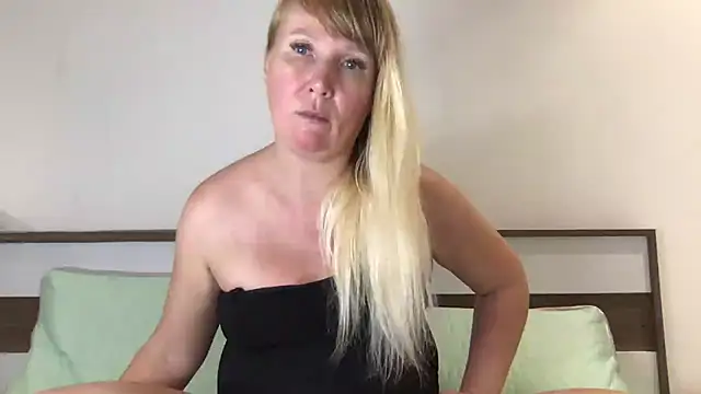 EmmaInLove23 online show from December 2024 10:55:02 AM