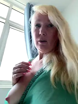 EmmaInLove23 online show from October 2025 04:57:02 AM